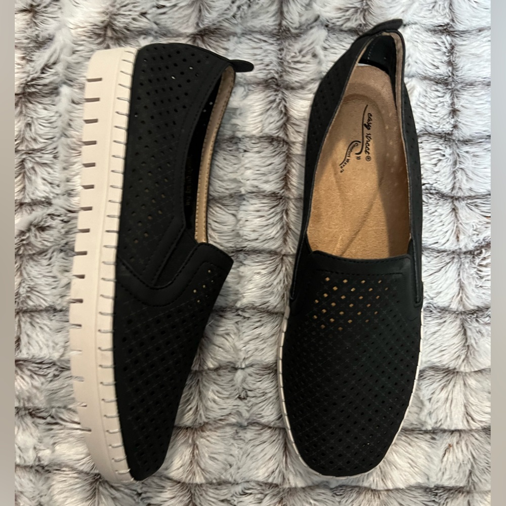 NWOT • Easy Street’s Comfort Wave Slip-On
